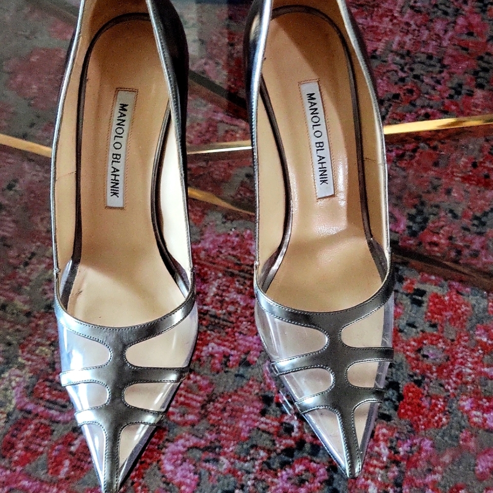 Manolo Blahnik stiletto.